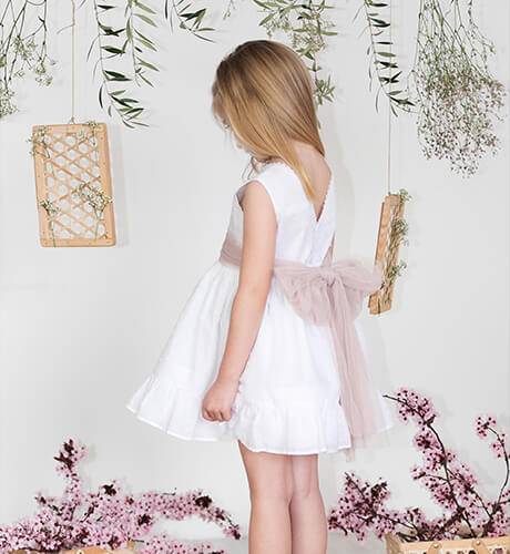 Vestido niña plumeti blanco lazada rosa empolvado | Aiana Larocca