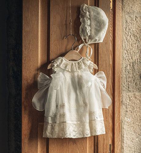 Vestido bautizo puntilla bordada &amp; braguita de Pili Carrera | Aiana Larocca