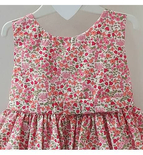 Vestido niña estampado liberty &amp; espalda abierta de Blanca Valiente | Aiana Larocca