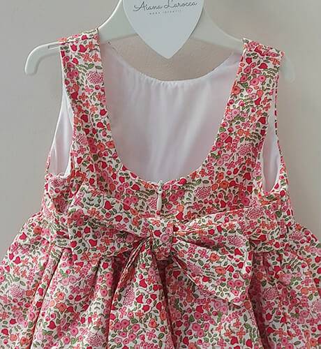 Vestido niña estampado liberty &amp; espalda abierta de Blanca Valiente | Aiana Larocca