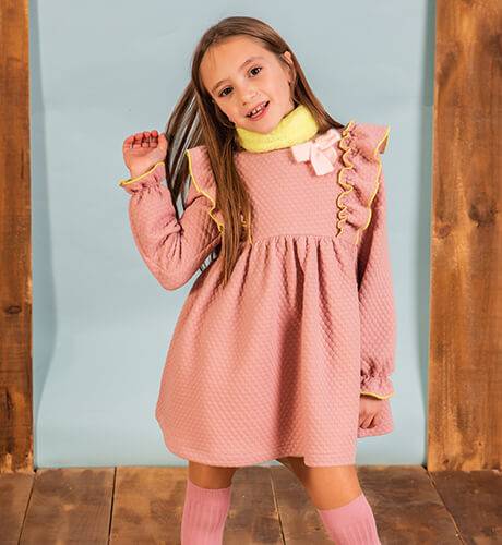 Vestido niña rosa volantes laterales de Vera by Nekenia | Aiana Larocca