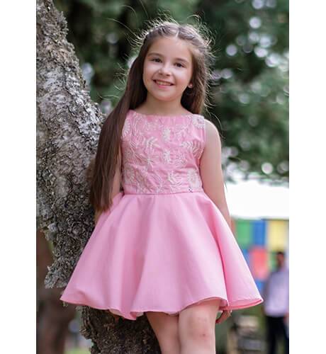 Vestido niña rosa bordado &amp; espalda abierta de Nekenia | Aiana Larocca
