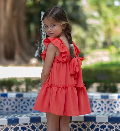 Vestido niña volantes color coral de Nekenia | Aiana Larocca