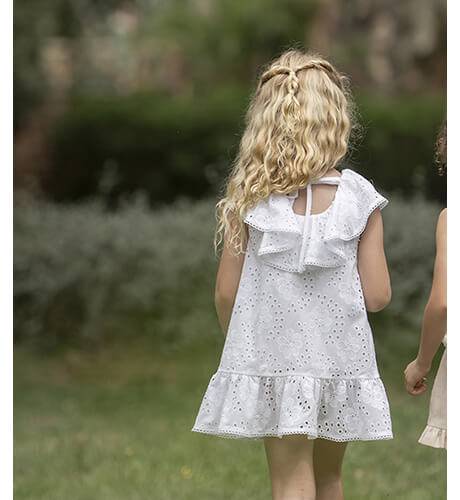 Vestido niña blanco bordado &amp; cuello volante de Coco Acqua | Aiana Larocca