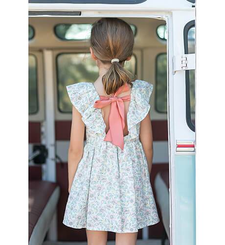 Vestido niña flores salmón espalda abierta &amp; lazada de Coco Acqua | Aiana Larocca