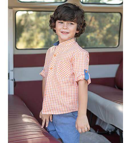 Conjunto niño pantalón azul y camisa vichy mandarina de Coco Acqua | Aiana Larocca