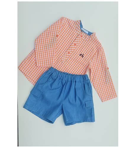 Conjunto niño pantalón azul y camisa vichy mandarina de Coco Acqua | Aiana Larocca