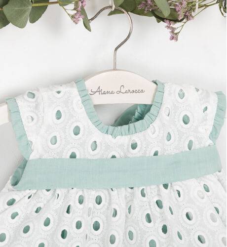 Jesusito bebé bordado &amp; blanco verde de Valentina Bebés | Aiana Larocca
