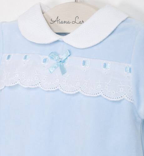 Pijama bebé terciopelo celeste puntilla de Valentina Bebés | Aiana Larocca