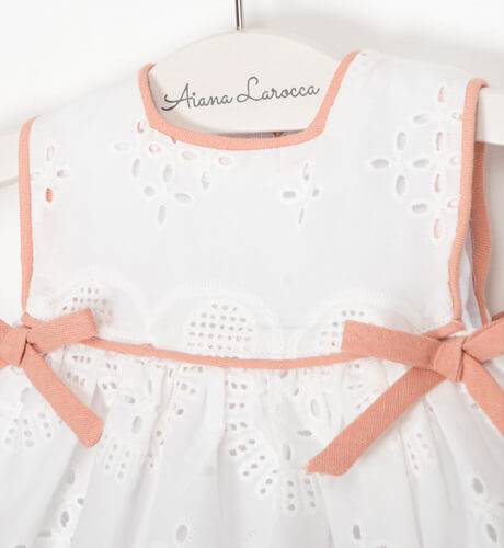 Jesusito niña blanco bordado lacitos rosa de Cocote | Aiana Larocca