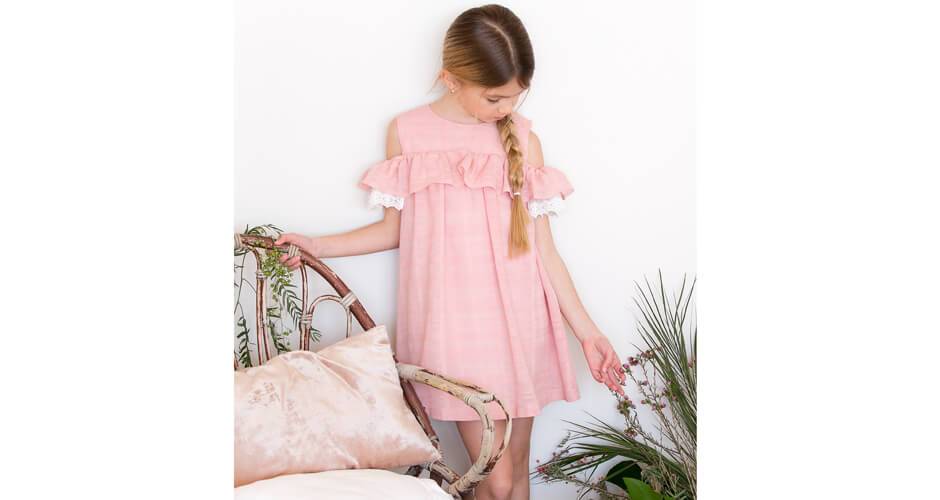 Vestido niña rosa volantes de Fina Ejerique | Aiana Larocca