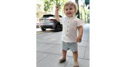 Conjunto niño camisa manga corta y pantalón a rayas azul y blanco de Yoedu | Aiana Larocca Conjunto niño camisa manga corta y pantalón a rayas azul y blanco de Yoedu | Aiana Larocca
