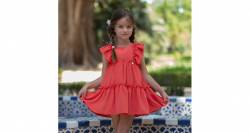 Vestido niña volantes color coral de Nekenia | Aiana Larocca